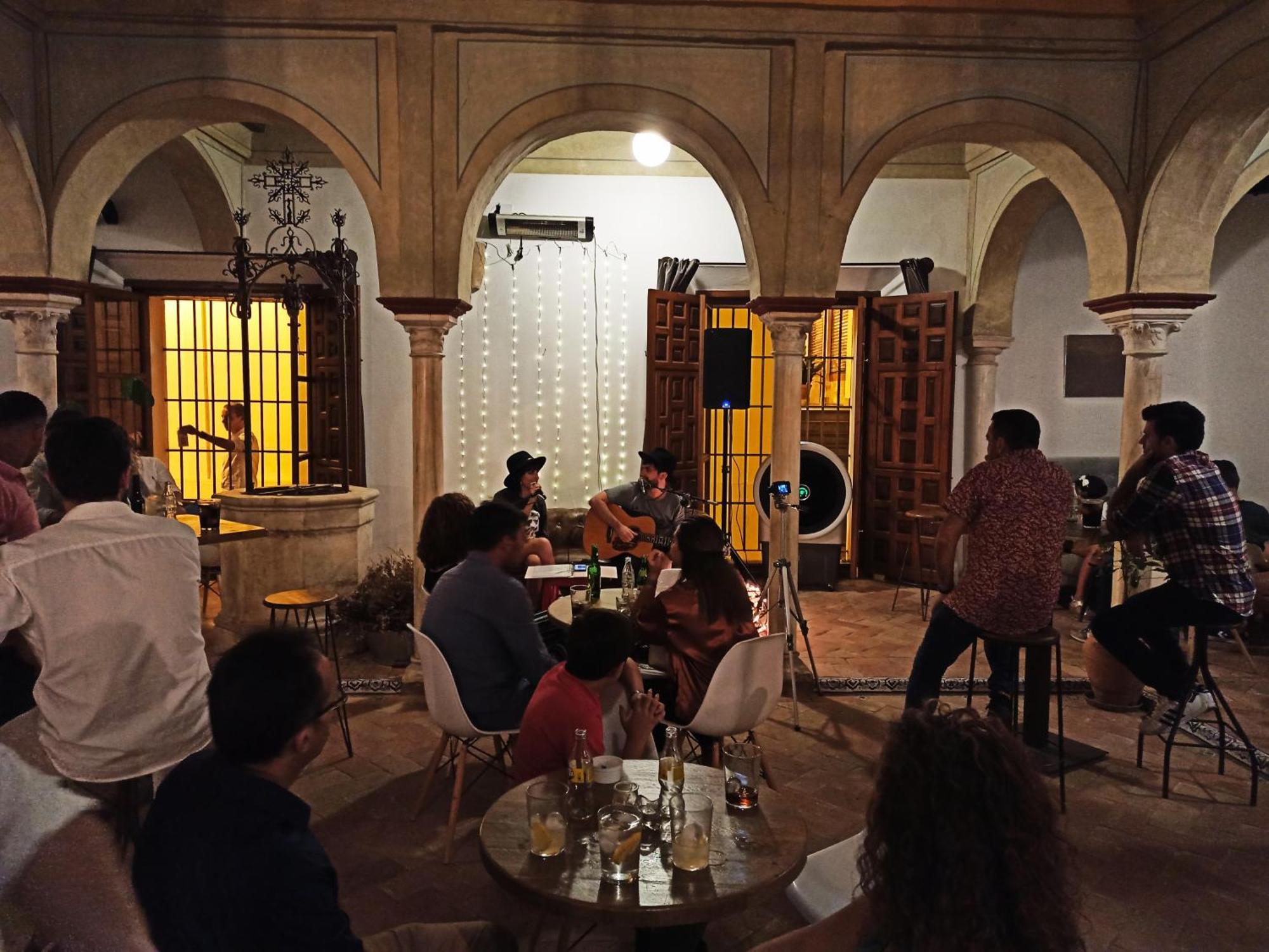 Hostal Cafe Frenteabastos カルモナ エクステリア 写真