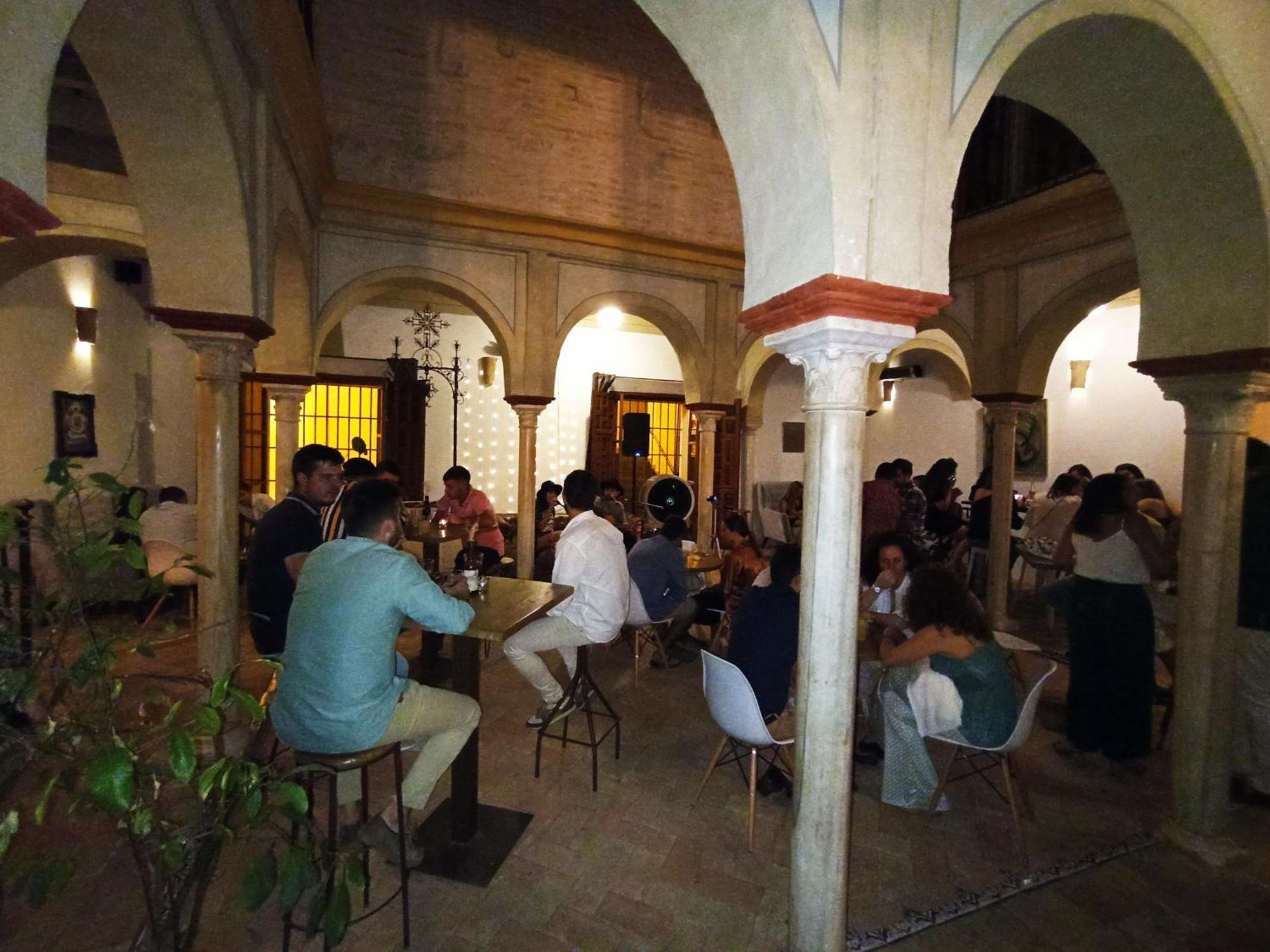 Hostal Cafe Frenteabastos カルモナ エクステリア 写真