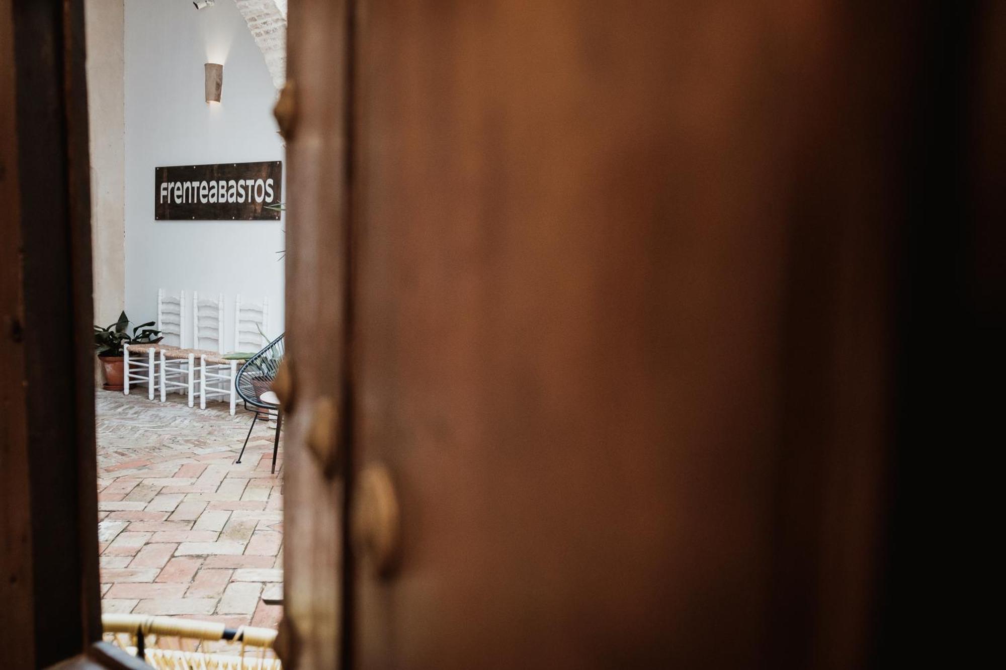 Hostal Cafe Frenteabastos カルモナ エクステリア 写真