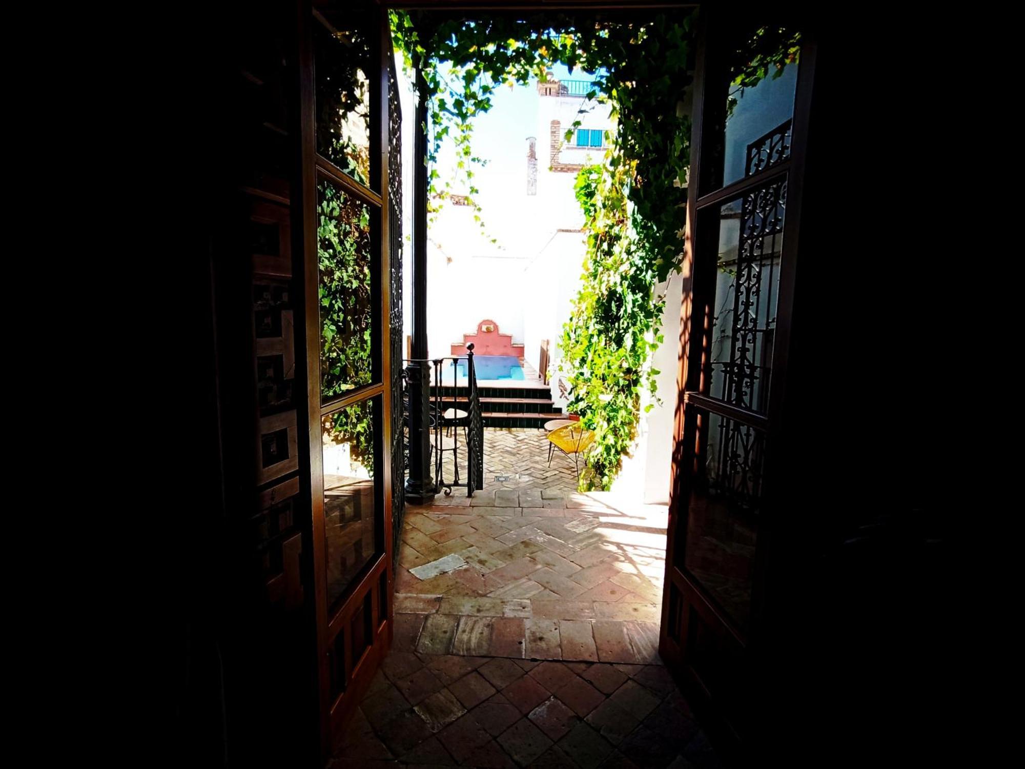 Hostal Cafe Frenteabastos カルモナ エクステリア 写真