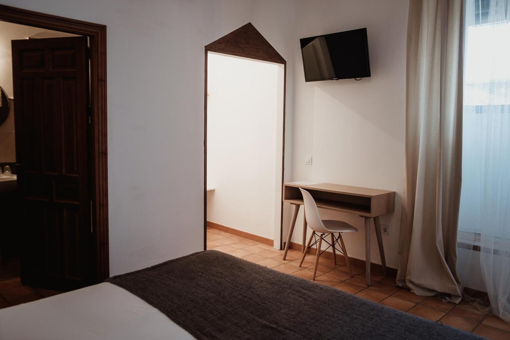 Hostal Cafe Frenteabastos カルモナ エクステリア 写真